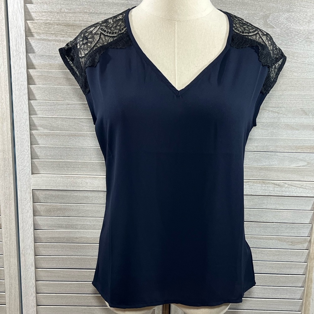BANANA REPUBLIC Lace Trimmed V Neck Sleeveless Top Navy with Black Lace-PXS